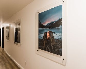 Wonderstone Single Queen Ada Guest Room - Columbia Falls - Коридор