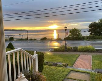 Spouter Inn Bed & Breakfast - Lincolnville - Balcón