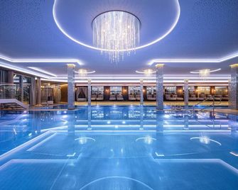 Turm-Suite - Wellness- & Sporthotel Jagdhof - Röhrnbach - Piscina
