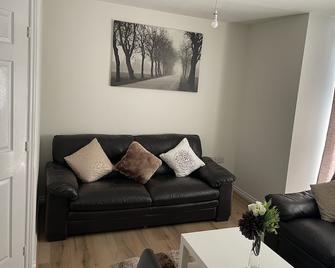 Paris Royal Paradise Apartment - Manchester - Living room