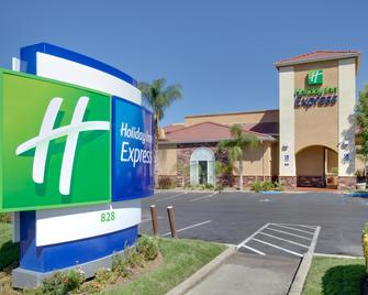 Holiday Inn Express Oakdale - Oakdale - Edificio