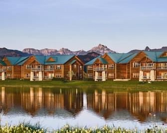 Enjoy the Crisp Mountain Air on the Pinon Lake w/ Golf, hiking, skiing, riding and fishing - Pagosa Springs - Gebäude