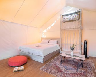 Cheongdo Shinnanda Aegyeon Glamping - Daegu - Bedroom