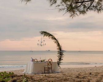 Kora Beach Resort Phuket - Phuket - Strand