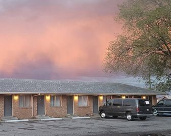 Tops Motel - Heyburn - Edificio