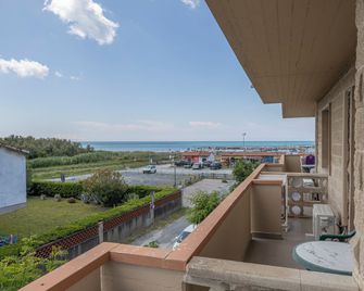 Hotel Quisisana - Vada - Balkon