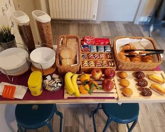 Linea1 B&B - Nápoles - Buffet