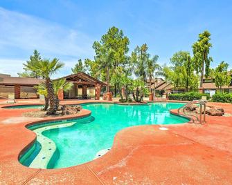 Near Parks and Golf Gilbert Townhome with Pool Access - Gilbert - Pool