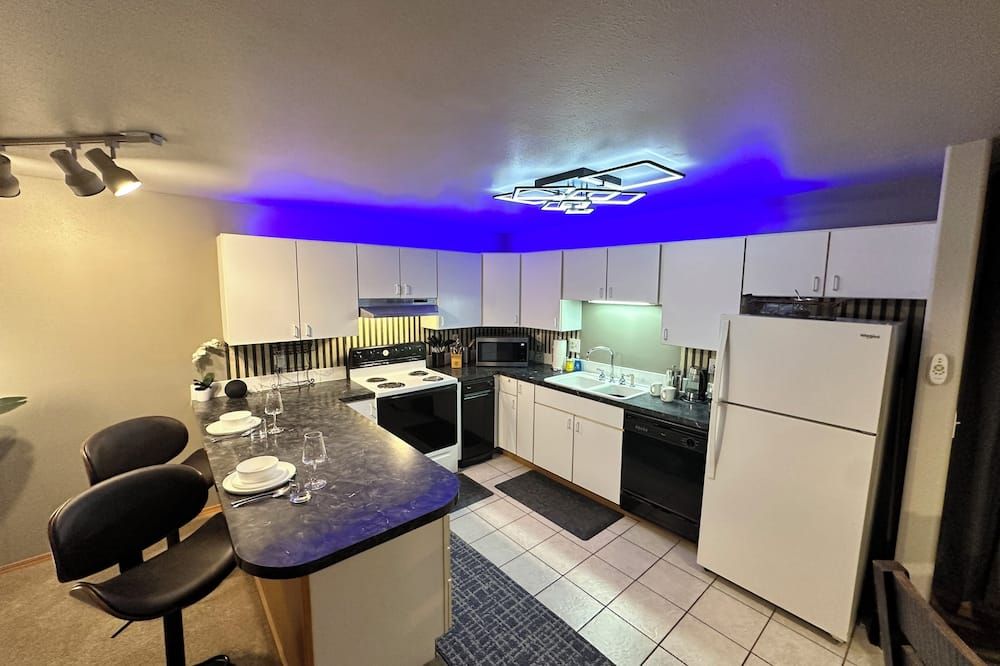 Charming 2-bedroom townhome in lovely Fort Morgan with AC, WiFi - Fort Morgan - Keuken