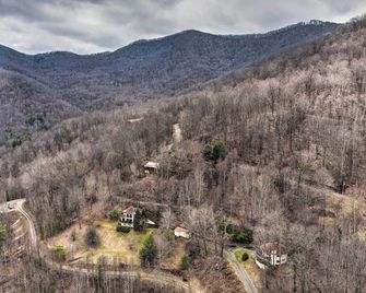 Pet-Friendly Apt with Views in Pisgah Natl Forest! - Burnsville - Outdoors view