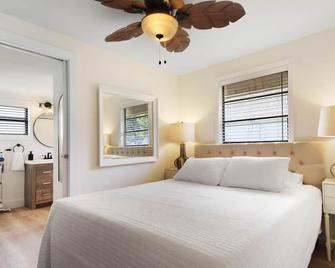 Watch the Sunrise on Lake Louisa - Clermont - Bedroom