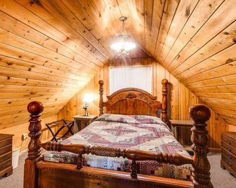 Island Park Cabin Getaway Less Than 24 Mi to Yellowstone! - Island Park - Schlafzimmer