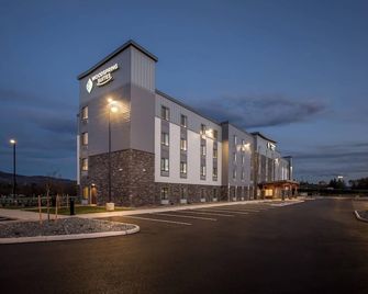 WoodSpring Suites Medford near I-5 - Medford - Gebäude