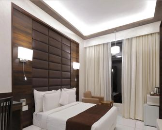 Hotel Silver Heights - Ahmedabad - Bedroom