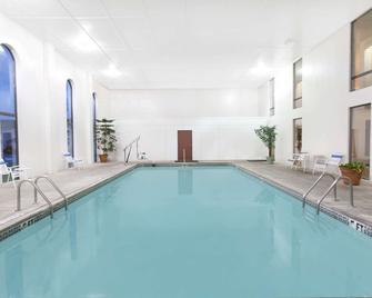 Super 8 by Wyndham Conway - Conway - Pool