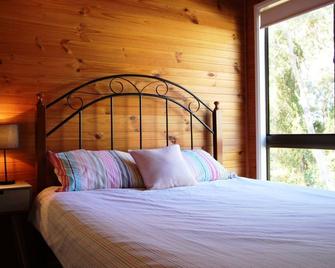 Driftwood Cabin 1 - Family Getaway - Yarrahapinni - Habitación