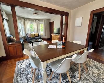 Cozy, 3 bed retreat near downtown Bristol - Bristol - Comedor