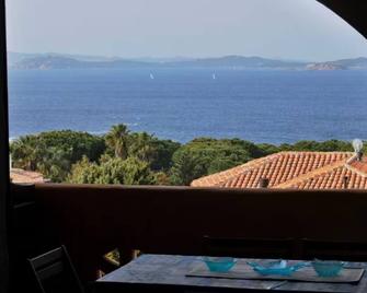 The Enchanting Veranda by the Sea - Baia Sardinia - Varanda