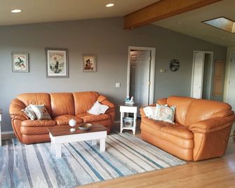 2 bdrm, Mt Baker, San Juans, WWU, Sea to Ski race, Canada, Golf, Refineries - Ferndale - Huiskamer