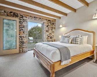 Quigtoo Cottage - Beautiful 4BR Stone Cottage l WiFi l Bath l Garden - Berridale - Спальня