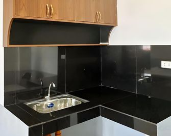 RedDoorz @ Walk Inn Apartelle Antipolo - Antipolo - Kitchen