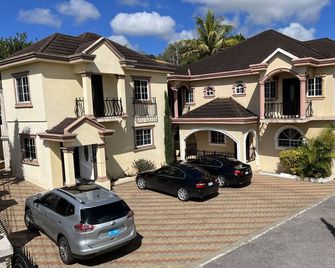 Mandeville luxury - Mandeville - Edificio