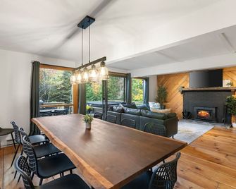 Hot Tub, Theater & Game Rooms, Fire Pit, 1 mile to Mount Snow, nearby Moover bus - Dover - Salle à manger