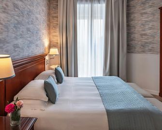 Starhotels Terminus - Naples - Bedroom