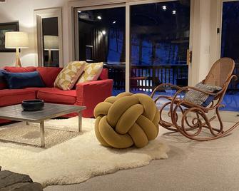 Glorious Mountain Mansion at Bolton Valley! - Bolton - Sala de estar