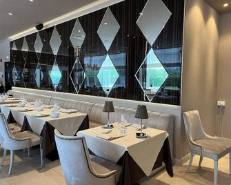 M2 Hotel - Campi Bisenzio - Restaurant