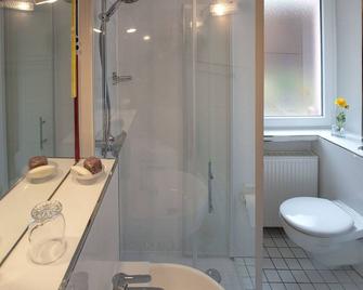 Non-smoking house - you live alone in this house - - Longuich - Baño