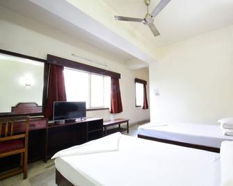 Hotel Starline - Guwahati - Bedroom
