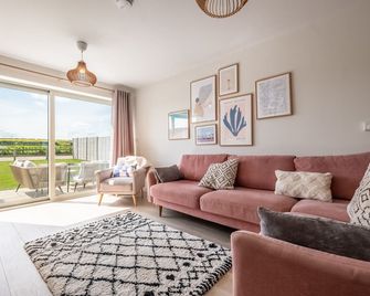 Kingfishers Cove, Titchwell, Norfolk - Titchwell - Living room