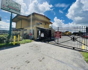 Royal Palms Motel & Rv Park - ניו אורלינס - בניין