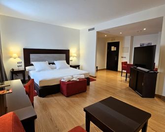 هوتل لاس بوفيداس - بطليوس - غرفة نوم