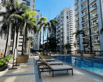 One Palm Tree Villas - Pasay - Piscina