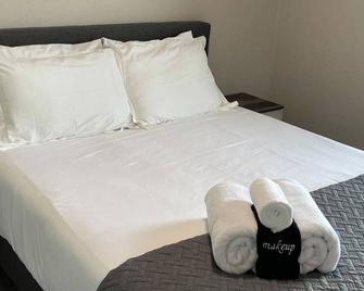 One Bedroom - Near Unm, Nob Hill And Downtown - Alburquerque - Habitación