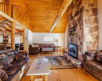 Country Living Custom Built Log Home with Hot Tub and Sauna - Sault Ste. Marie - Living room