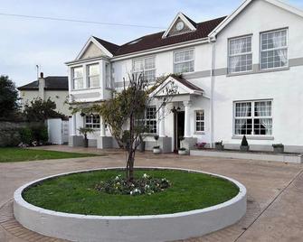 Celebratory Home Family Friends Together - Porthcawl - Building