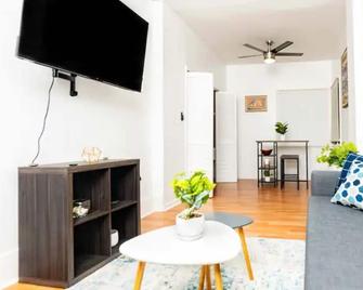Cozy Remote Workplace - Albany - Living room