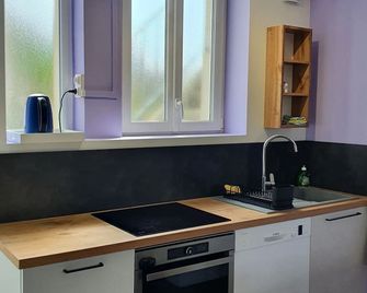 Appartement de la cour du Haut Manoir - Villedieu-les-Poêles - Keuken