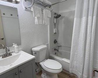 Hotel Simply Stay - Hobbs - Badkamer