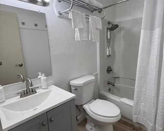 Hotel Simply Stay - Hobbs - Koupelna