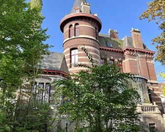 Suite spa Privatif Dans un Manoir - Saint-Amand-les-Eaux - Bâtiment