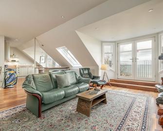 Gillespie Apartments | Spectacular Penthouse - St Andrews - Olohuone