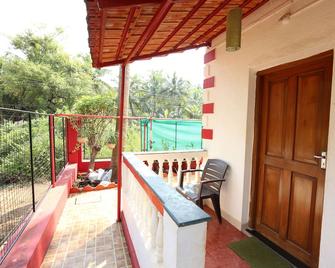 Sea Pearl Guesthouse - Candolim - Balkon