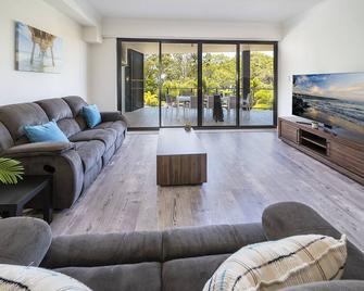 The Bay Apartments - Hervey Bay - Living room