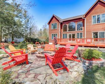 Fire Pit & Bbq: Elegant Split Rock Resort Getaway! - Lake Harmony - Patio