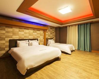 Academy Motel - Busan - Bedroom
