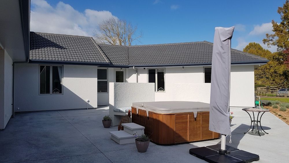 برنت وود لودج - للبالغين فقط - Tamahere - حوض السباحة